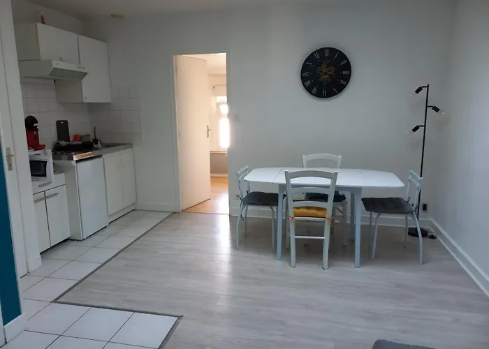 La Résidence Immeuble Proche Place François 1er Apartamento *